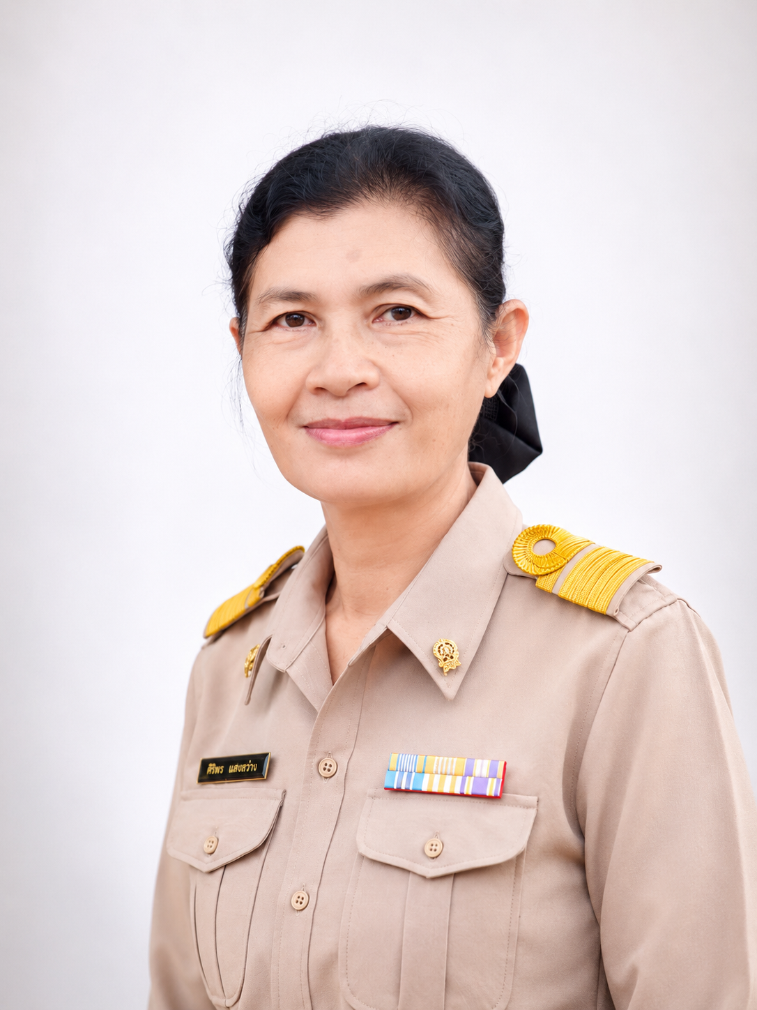 นางสาวนีรนุช พันธุ์หิรัญ
