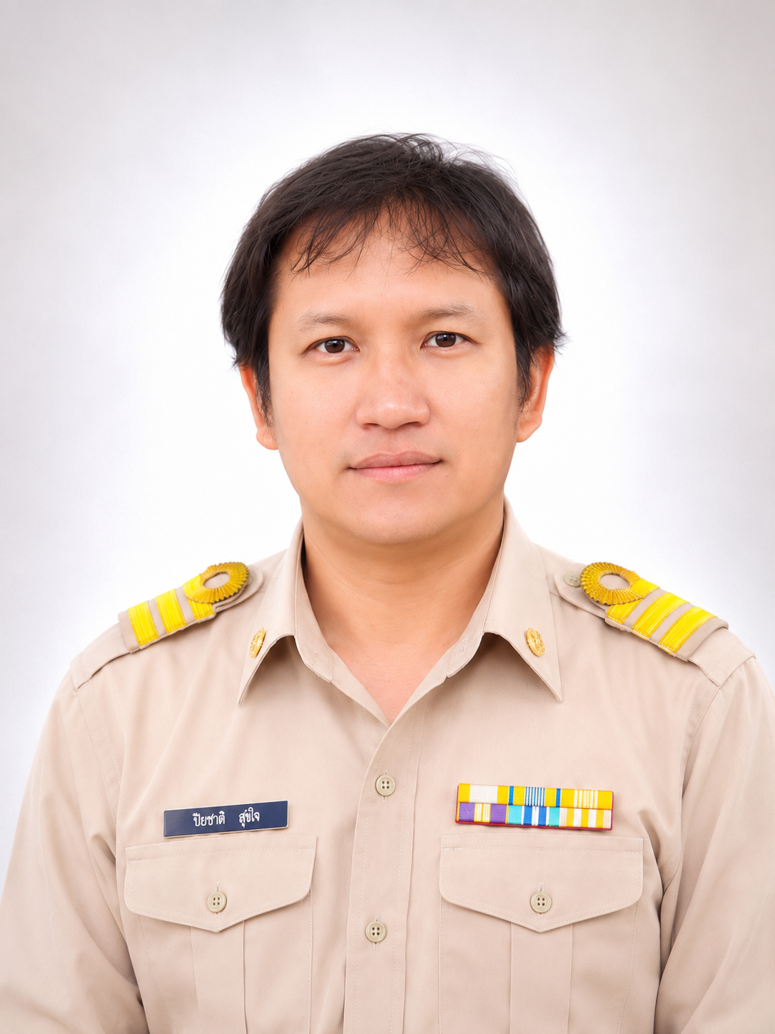 นายปิยชาติ สุดใจ
